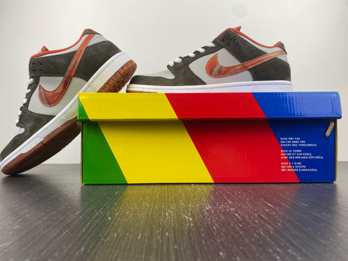 Crushed D.C. x Nike SB Dunk Low DH7782-001