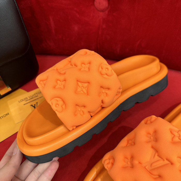 LOU1_TON POOL PILLOW COMFORT MULE (EU35-EU40)