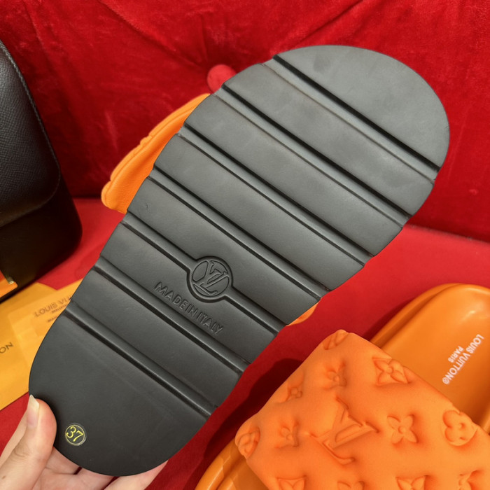 LOU1_TON POOL PILLOW COMFORT MULE (EU35-EU40)