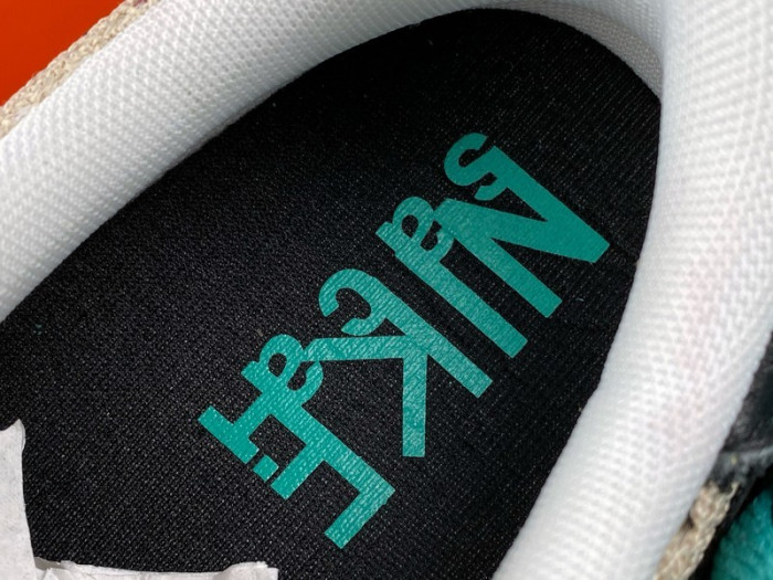 sacai x nike regasus vaporrly sp beige/purplish red-grass green bv0073-102